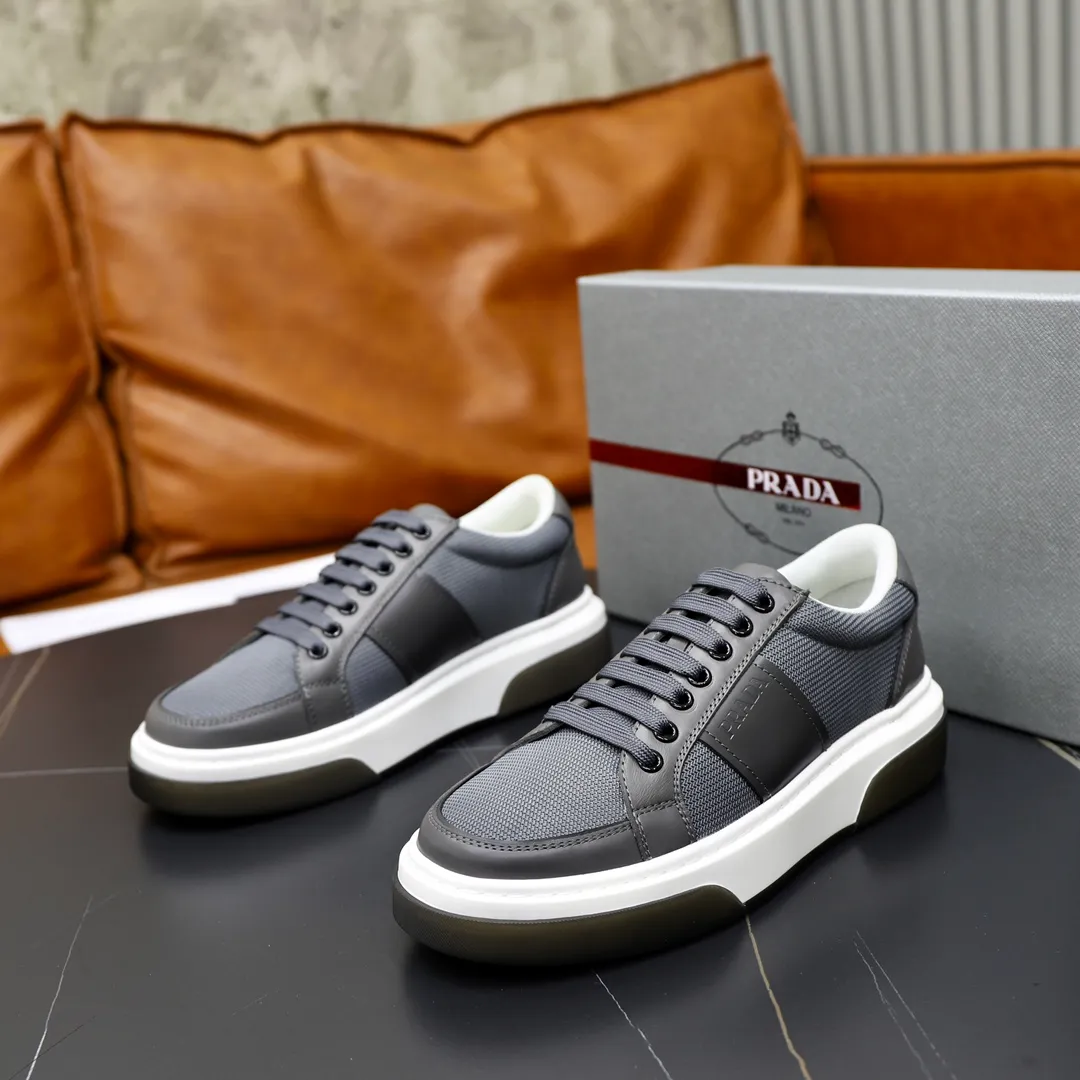 Ex-factory price: 680💰Top original order Brand: PRADA (Prada) Standard code: Men's size 38/44 (45 can be customized) Grade: Same as the official website Material: Original cowhide stitched with imported cloth, cowhide lining, original combination of two-color wear-resistant soft outsole Style category: casual sports version, young fashion, European and American trend, British style Color: actual picture color
